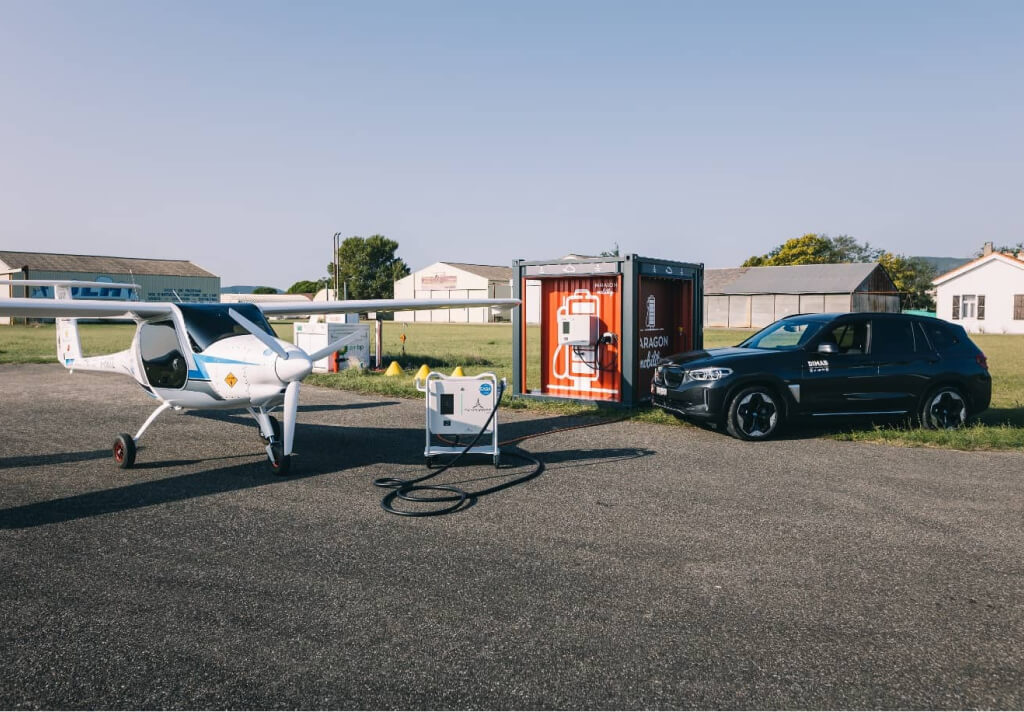 Charging for electric planes is one of Paragons services. We charged three planes for Elektropostal, an electric aviation project on a site with a weak grid connection.